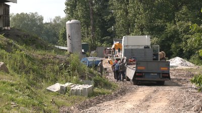 В Івано-Франківську відновили будівництво моста В Івано-Франківську відновили будівництво моста