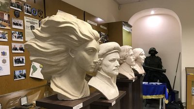 Скульптури полководців, грецьких та римських богів: в Одесі відкрили виставку