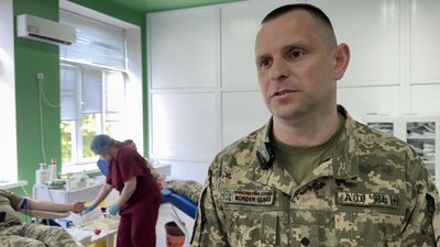 "Війна не закінчується і постійна є потреба": волинські прикордонники здали кров для цивільних та військових "Війна не закінчується і постійна є потреба": волинські прикордонники здали кров для цивільних та військових