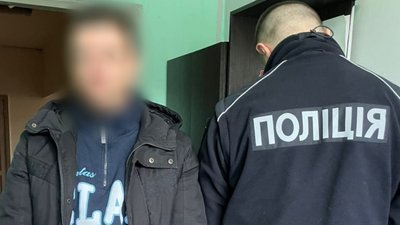 затриманий за замах на вбивство, чоловік підірвав гранату у будинку