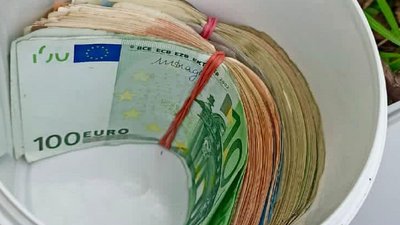 У Косові на Франківщині пограбували магазин. Винесли 15 тисяч доларів та 5 тисяч євро — поліція У Косові на Франківщині пограбували магазин. Винесли 15 тисяч доларів та 5 тисяч євро — поліція