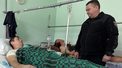 Рятувальники, які дістали поранення внаслідок ракетного удару по Запорізькому району, перебувають на лікуванні — ДСНС