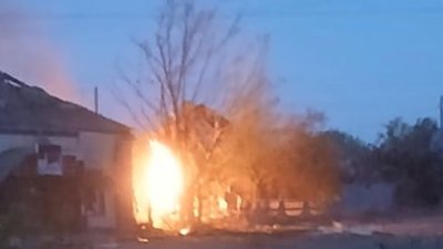 Пожежа у будинку після влучання дрона у Золочеві, Харківська область, 10 вересня 2026 року