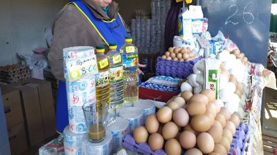 У Кропивницькому перевірили ціни на продукти першої необхідності на ринку "Черемушки" У Кропивницькому перевірили ціни на продукти першої необхідності на ринку "Черемушки"