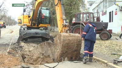 Через порив каналізаційного колектору в Миколаєві перекрито рух трамваїв