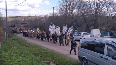На Тернопільщині попрощалися із бійцем Михайлом Польовим На Тернопільщині попрощалися із бійцем Михайлом Польовим