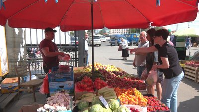 Сезон полуниці: звідки і за скільки продають ягоду на вінницьких ринках Сезон полуниці: звідки і за скільки продають ягоду на вінницьких ринках