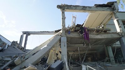 Внаслідок російського обстрілу у Харкові горіла школа: загинула жінка Внаслідок російського обстрілу у Харкові горіла школа: загинула жінка