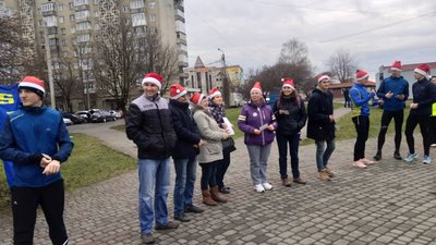 Калушани організували квест-забіг у новорічних шапочках