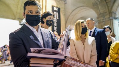 Зеленський розповів, які книжки радить прочитати