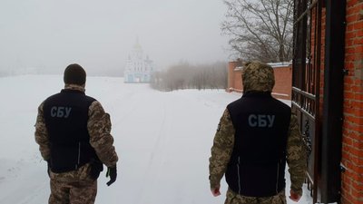 СБУ проводить перевірку у чоловічому монастирі на Сумщині СБУ проводить перевірку у чоловічому монастирі на Сумщині