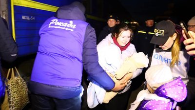 На Житомирщині зустріли 49-й евакуаційний потяг із переселенцями На Житомирщині зустріли 49-й евакуаційний потяг із переселенцями