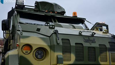Гаубиці, бронеавтомобілі та ракетні установки: в Одесі відкрили виставку техніки ЗСУ Гаубиці, бронеавтомобілі та ракетні установки: в Одесі відкрили виставку техніки ЗСУ
