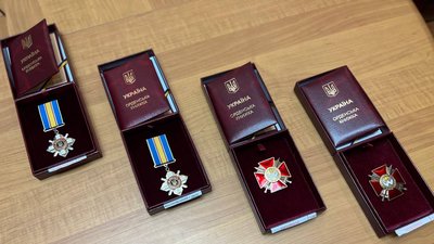 У Житомирі рідним загиблих воїнів передали державні нагороди У Житомирі рідним загиблих воїнів передали державні нагороди