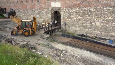 Перекриють до 24 серпня. У Львові відновили ремонтні роботи біля Бернардинського дворика