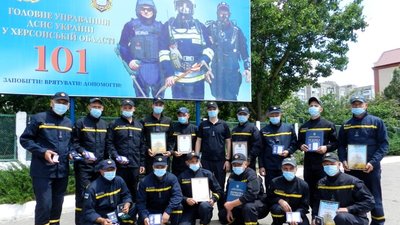 До Херсонщини повернулись рятувальники, які два місяці працювали на Донеччині До Херсонщини повернулись рятувальники, які два місяці працювали на Донеччині