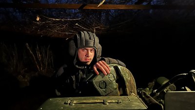 Миколаївський морпіх Денис у танку 