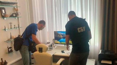 На Кіровоградщині ексзалізничника і люстрованого податківця підозрюють у створені ботоферми на підтримку Росії