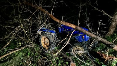 На Львівщині перекинувся трактор: загинули пасажир та водій