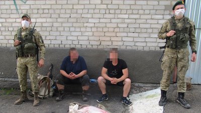 Браконьєрів із рушницею та повними мішками м'яса затримали на Закарпатті