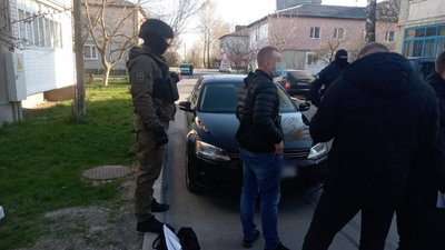 На Житомирщині викрили групу шахраїв-продавців автомобілів На Житомирщині викрили групу шахраїв-продавців автомобілів
