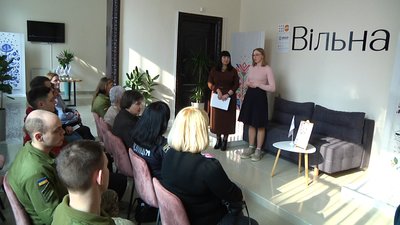 "Вишиті болем": у Житомирі відкрилася виставка рушників, які символізують історії жінок, що постраждали від насильства "Вишиті болем": у Житомирі відкрилася виставка рушників, які символізують історії жінок, що постраждали від насильства