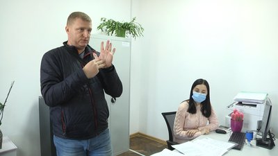 У центрі надання адмінпослуг на Житомирщині люди з інвалідністю провели аудит доступності У центрі надання адмінпослуг на Житомирщині люди з інвалідністю провели аудит доступності