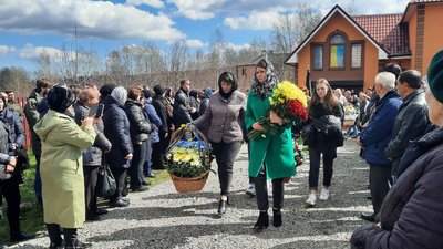 У Вигоді на Івано-Франківщині поховали військовослужбовця Анатолія Вертепного У Вигоді на Івано-Франківщині поховали військовослужбовця Анатолія Вертепного