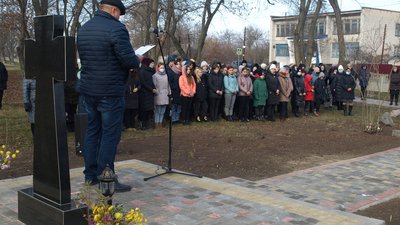 У громаді на Полтавщині встановили пам’ятник жертвам Голодомору У громаді на Полтавщині встановили пам’ятник жертвам Голодомору