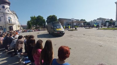 На Тернопільщині в останню дорогу провели військовослужбовця Михайла Марцініва На Тернопільщині в останню дорогу провели військовослужбовця Михайла Марцініва