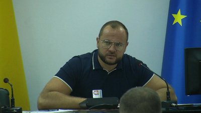 Пікет проти капремонтів: на сесію Луцькради не впустили протестувальників. Що відомо Пікет проти капремонтів: на сесію Луцькради не впустили протестувальників. Що відомо