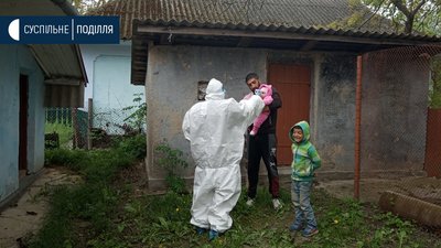 Чиновники, правоохоронці та стурбовані селяни: як Івано-Франківських ромів зустріли на Хмельниччині Чиновники, правоохоронці та стурбовані селяни: як Івано-Франківських ромів зустріли на Хмельниччині