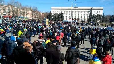 "Коли людей єднає бойовий дух, то вже не так страшно". Херсонець розповів про мирні мітинги
