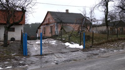 На Рівненщині – вози та ворота на зупинках. Звідки взялась традиція На Рівненщині – вози та ворота на зупинках. Звідки взялась традиція