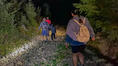 На Закарпатті рятувальники знайшли двох туристів з дитиною, які заблукала в горах