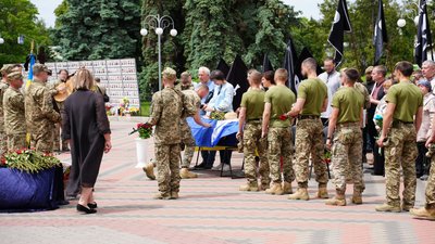 У Черкасах попрощались з військовослужбовцем