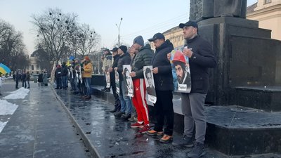 У Львові провели акцію "Героїв — у школи, Портнова — в тюрму" У Львові провели акцію "Героїв — у школи, Портнова — в тюрму"