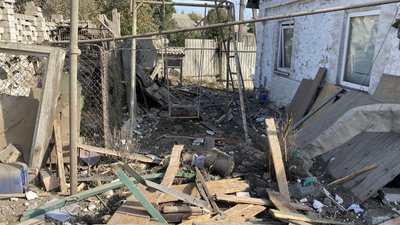 "Двері вибило, ворота. Стелю провалило, вікон немає". Російські війська вдарили ракетами по Дніпру, загинуло 4 людини "Двері вибило, ворота. Стелю провалило, вікон немає". Російські війська вдарили ракетами по Дніпру, загинуло 4 людини