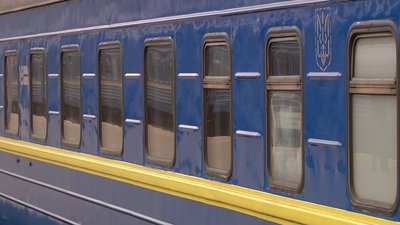 Зустрічали родичів та близьких: до Одеси прибув евакуаційних потяг зі Слов’янську Зустрічали родичів та близьких: до Одеси прибув евакуаційних потяг зі Слов’янську
