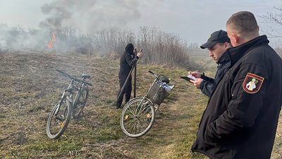 Паліїв виявляють за допомогою дронів: впродовж доби оштрафували 4 закарпатців за спалювання сухостою Паліїв виявляють за допомогою дронів: впродовж доби оштрафували 4 закарпатців за спалювання сухостою
