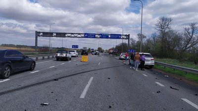 На Житомирщині через ДТП в Коростишівському районі утворився затор у кілька кілометрів На Житомирщині через ДТП в Коростишівському районі утворився затор у кілька кілометрів