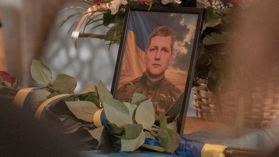 У Мукачеві попрощалися з полеглим бійцем Сергієм Остапенком
