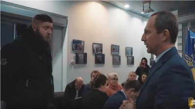 «Нацдружинники» прийшли до Райніна в офіс «Опозиційної платформи — За життя»