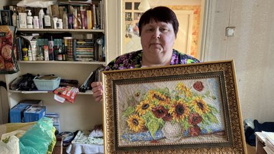 Жителька селища Ясногірка Тетяна та її вишивка
