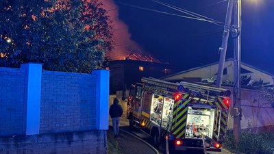 Пожежа внаслідок російської атаки у селі Муроване