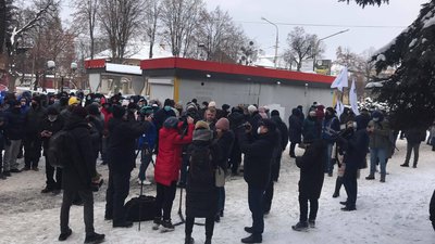 У Вінниці медики перекрили рух транспорту: чого вимагають У Вінниці медики перекрили рух транспорту: чого вимагають