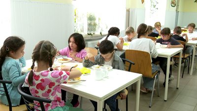 Як забезпечують безкоштовними гарячими обідами школярів Ужгородського району