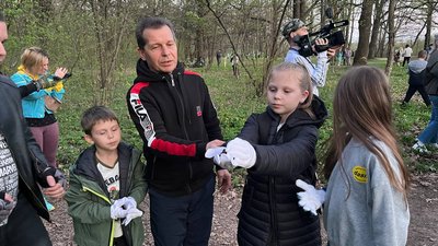 У Полтаві випустили кажанів, яких знайшли взимку під обшивкою балкона багатоповерхівки У Полтаві випустили кажанів, яких знайшли взимку під обшивкою балкона багатоповерхівки