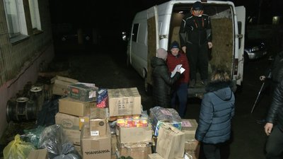 Волонтери з Волині зібрали та відправили на Донеччину та Харківщину чотири тонни допомоги Волонтери з Волині зібрали та відправили на Донеччину та Харківщину чотири тонни допомоги