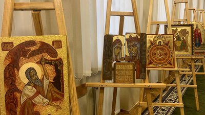 У Тернополі іконописець продає роботи, щоби допомогти ЗСУ